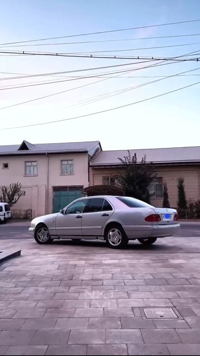 Mercedes benz w 210 E 200