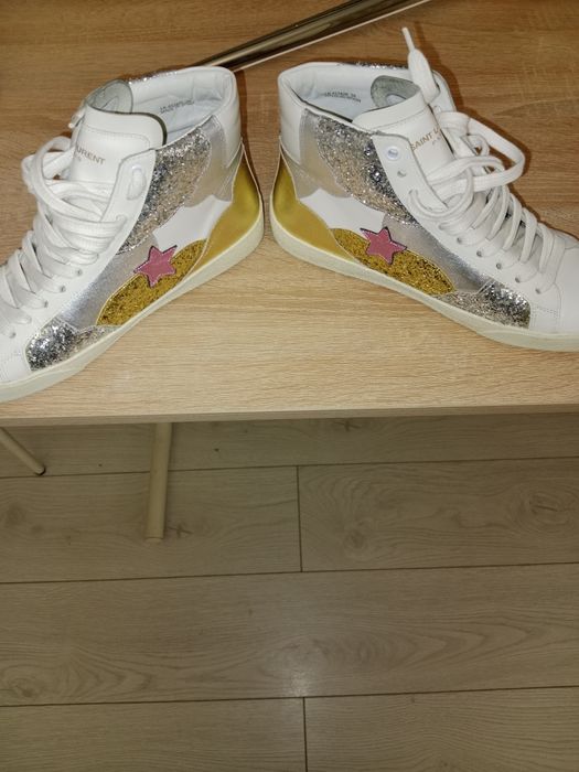 Продам крутые женские кроссовки