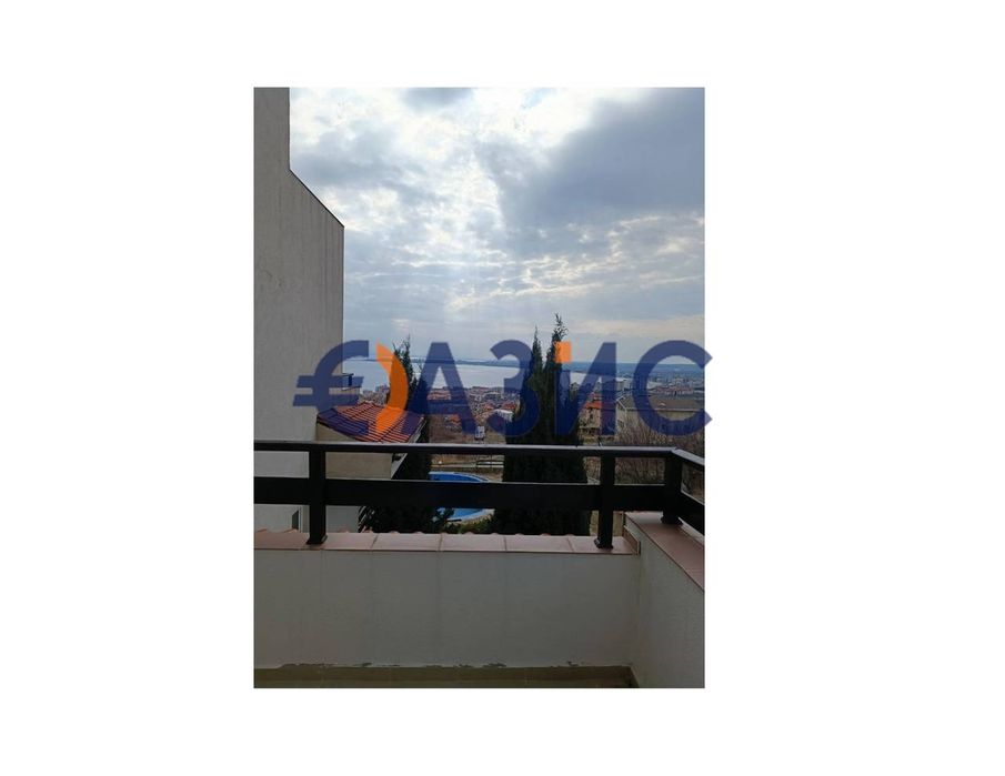 3-стаен апартамент на 2-ри етаж с изглед към морето ,Саинт Влас Хил