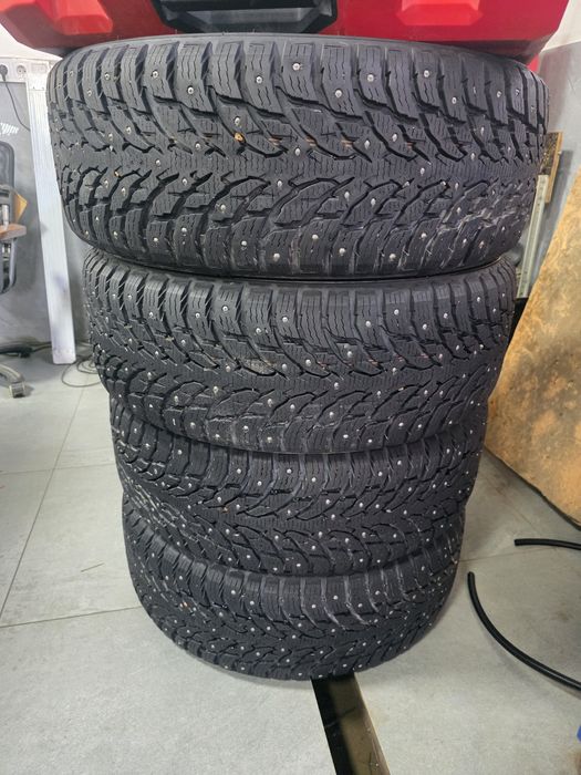 Продам шипованную резину 265/60/18