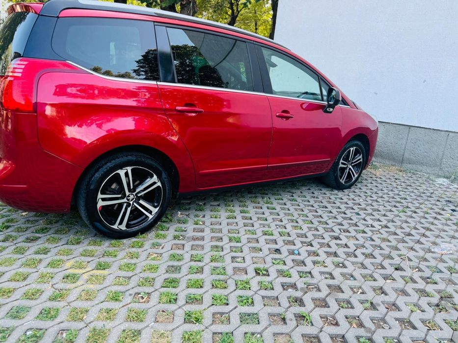 Peugeot 5008 2.0 HDi – Mașina ideală de familie, foarte bine echipată