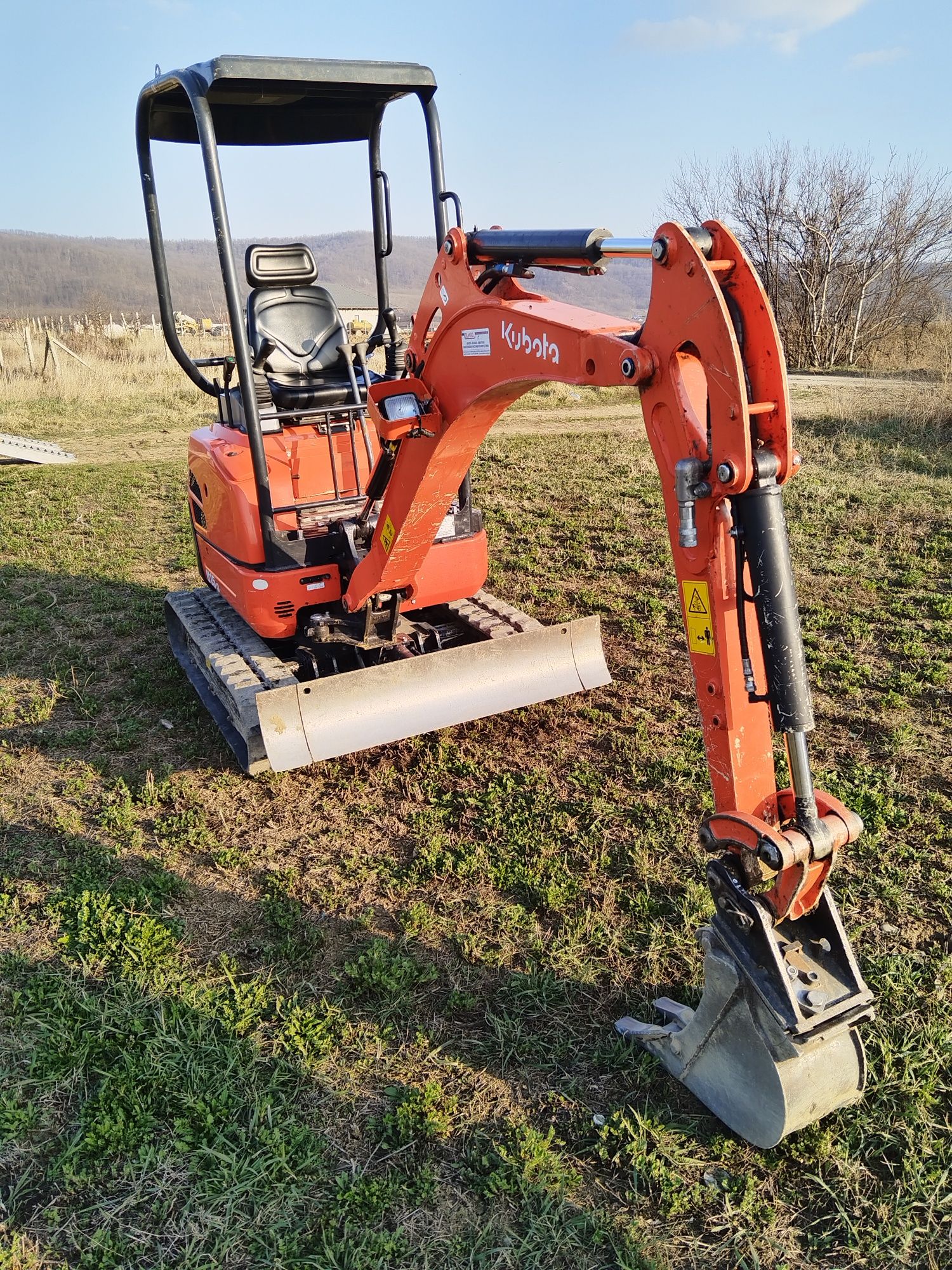 Vând miniexcavator kubota u15