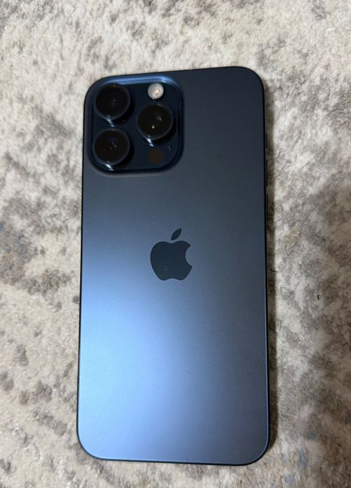 В идеале iPhone 15 pro max 256gb/ akk 89%