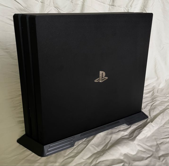 Pachet Consola PS4 PRO 1T