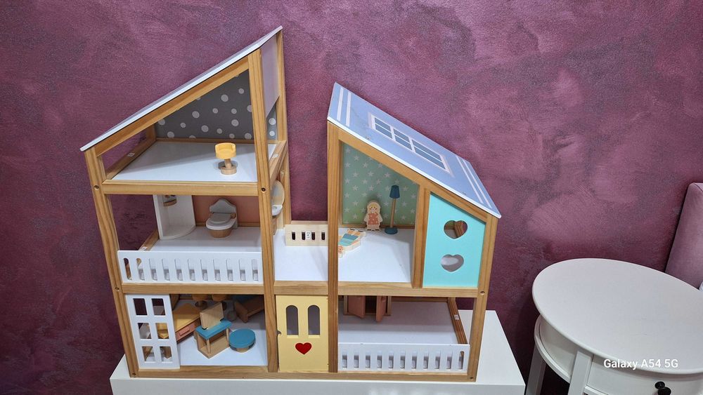 Căsuță de jucarie din lemn