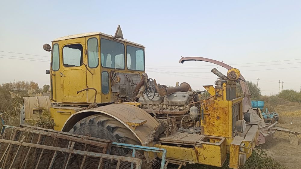 K700 Traktor sotiladi