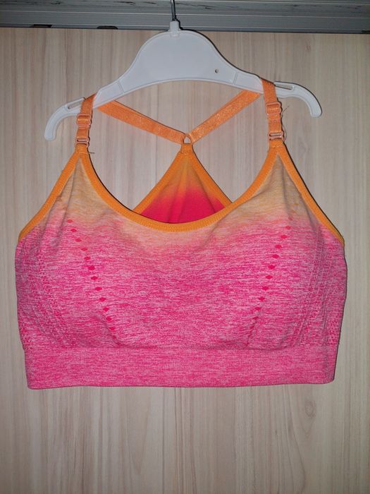 спортен сутиен НОВО Е
Задълбочаване с помо