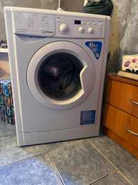 Mașina de spălat rufe indesit