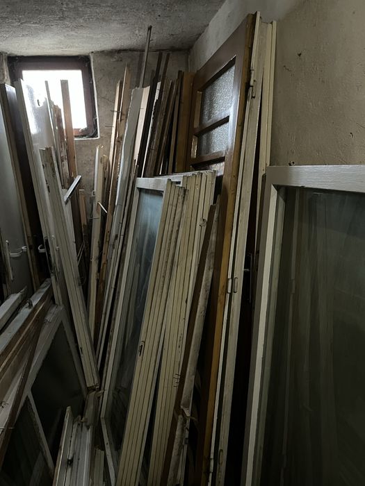 Дървен материал за подаряване (дограми, врати, ламинат)