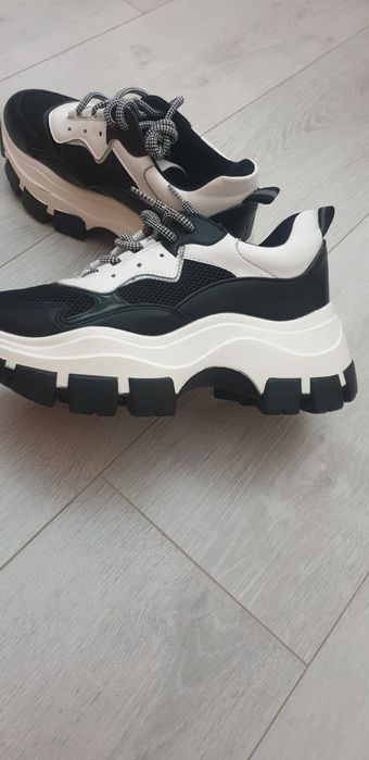 Сникърси/маратонки