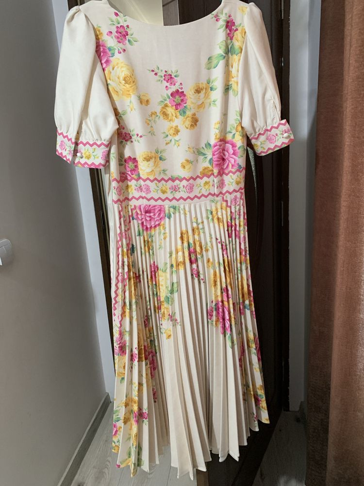 Vand Rochie ocazie marimea S ,pt mai multe detalii