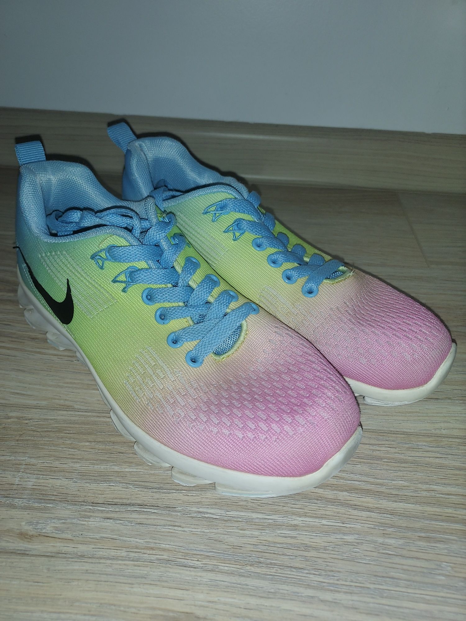 Adidași multicolori NIKE