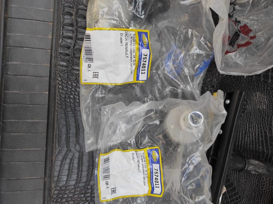 Продам шаровые левая и правая Рено Дастер