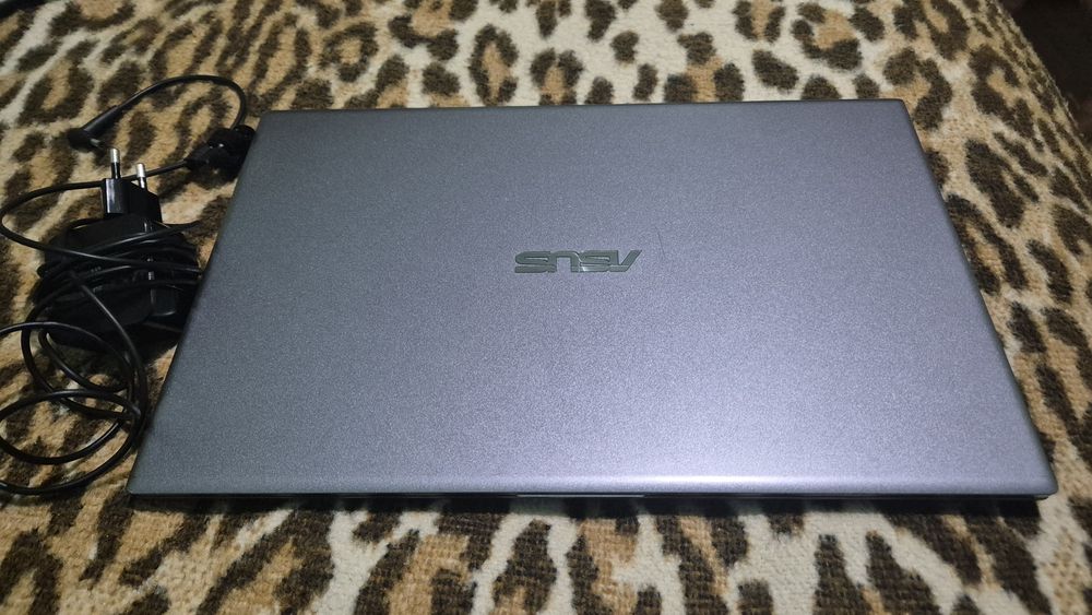 Laptop asus x512u i3
