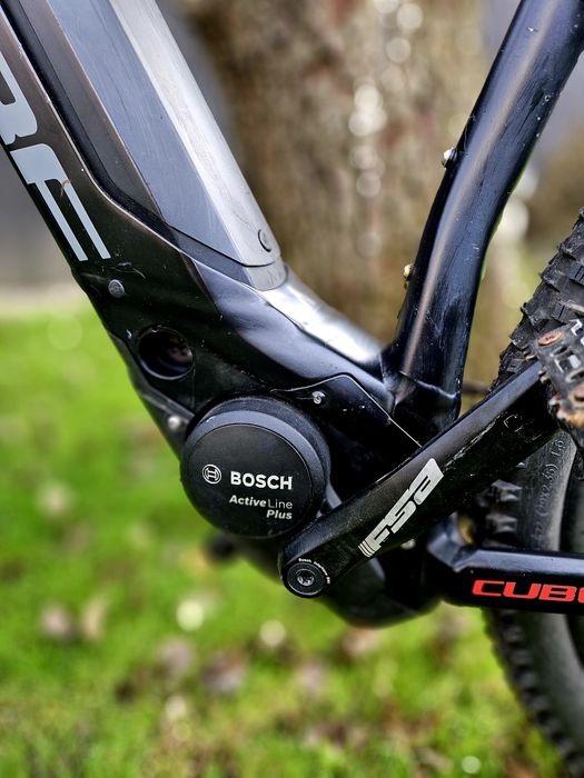 Bicicleta electrică CUBE