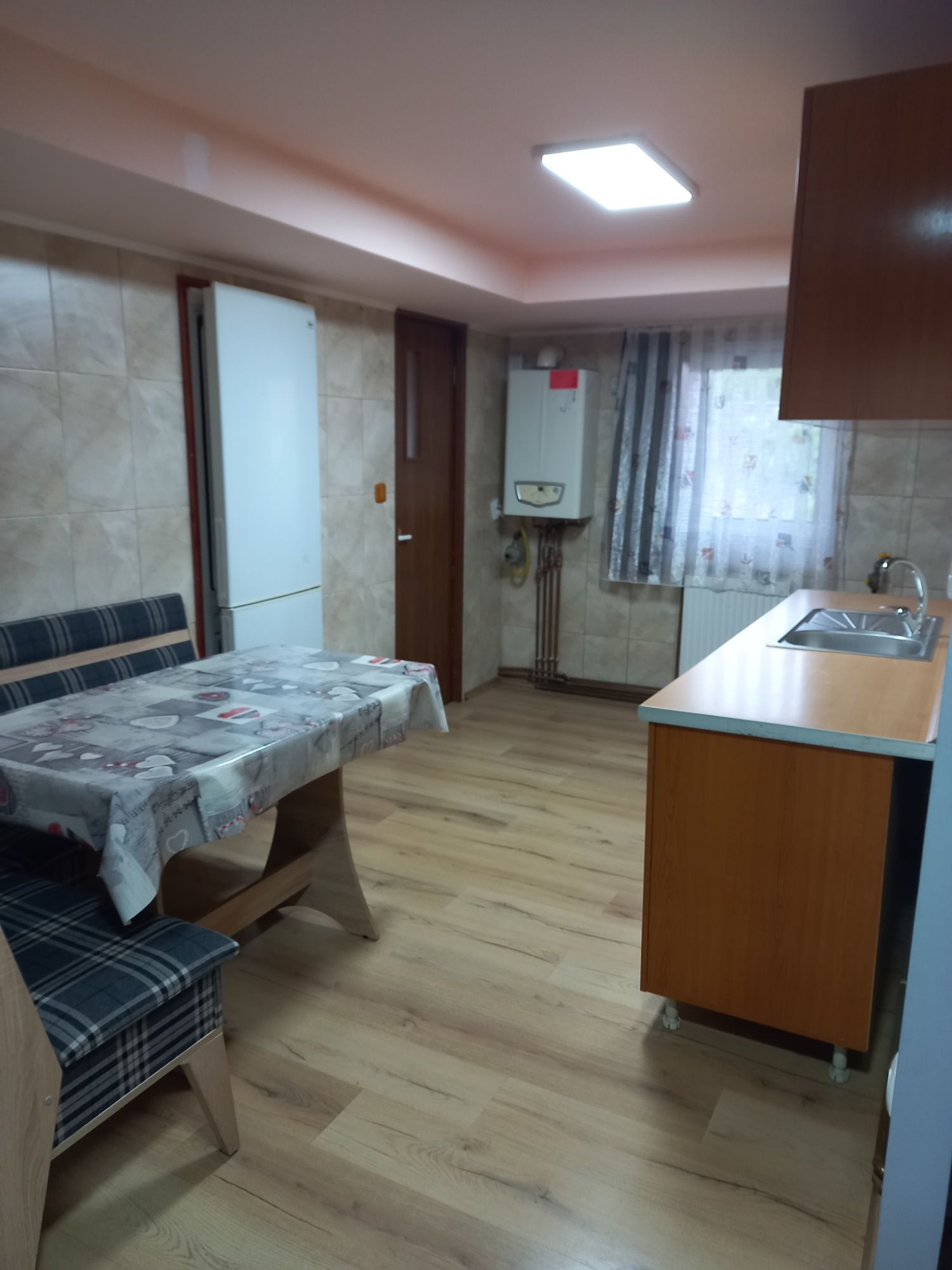 Vand casa,4camere,114 mp utili în Rasnov,central,