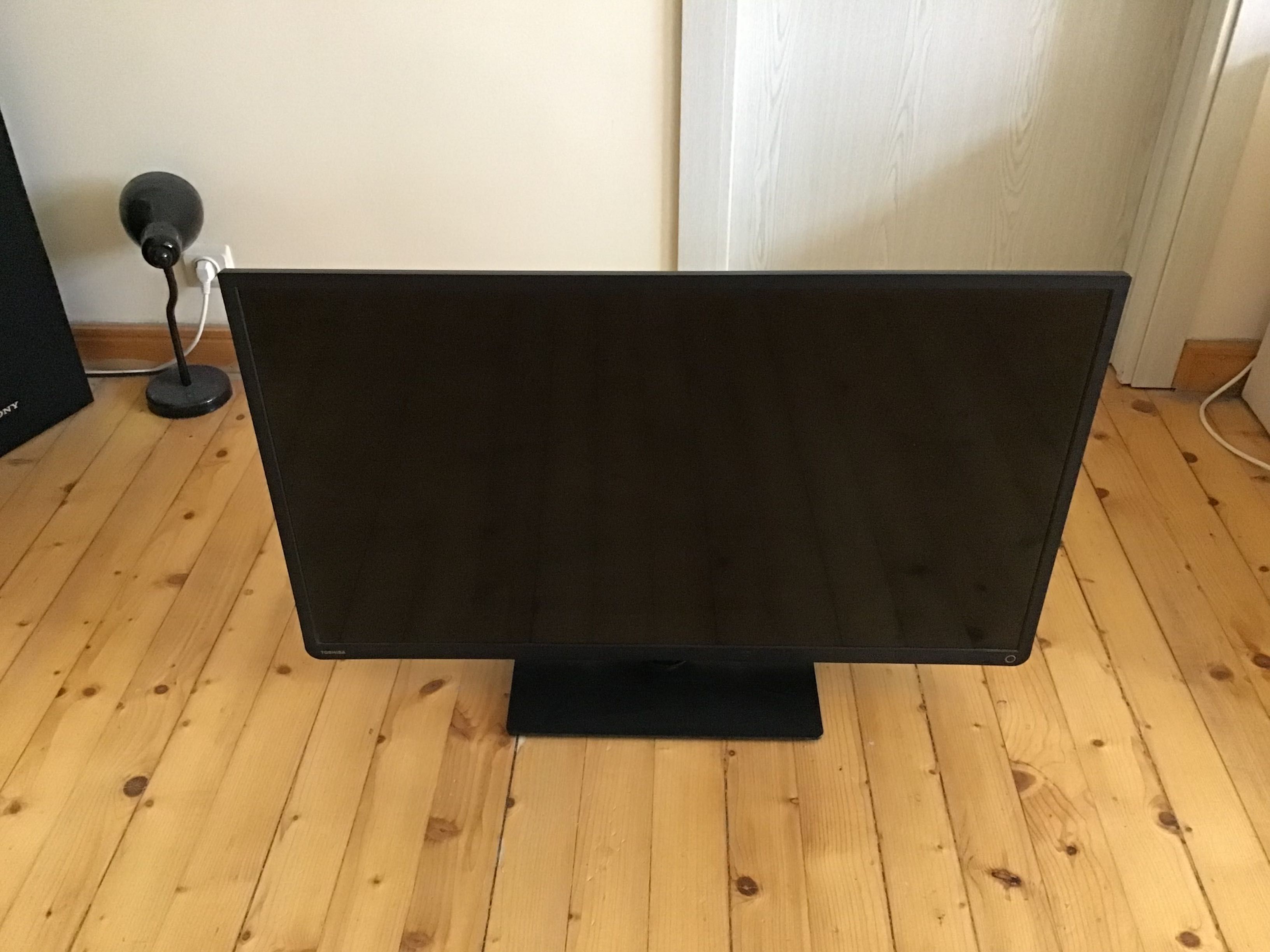 Toshiba 39L2353D – телевизор за части.