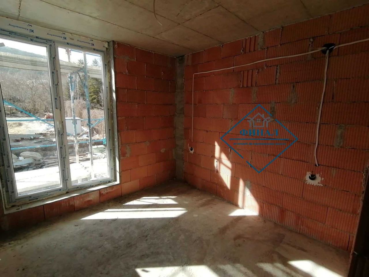 Продава се Тристаен апартамент в Шумен, Добруджански - 84 кв.м за 1250 €/кв.м - Снимка #2