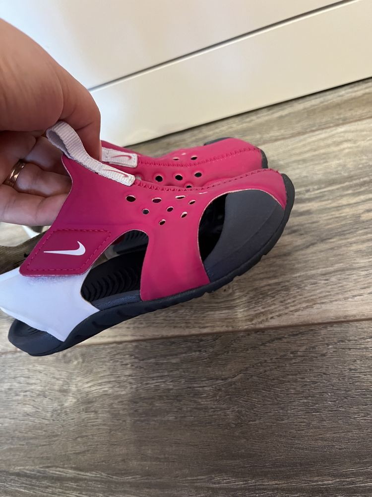 Sandale Nike in stare impecabila