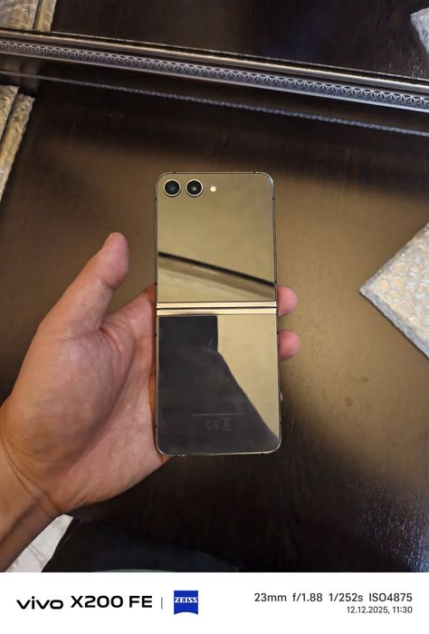 Galaxy z flip 5 8/256