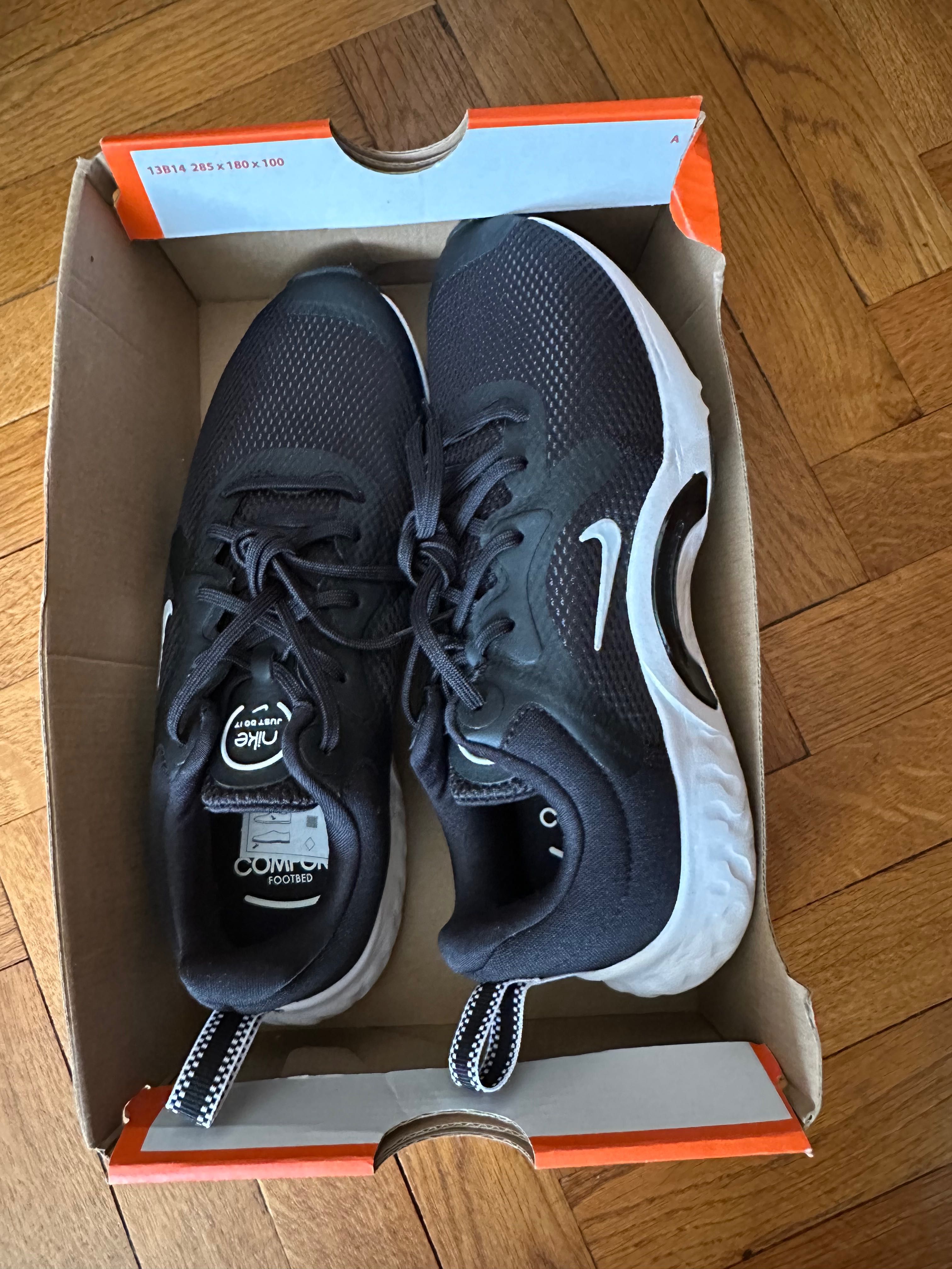 Дамски маратонки Nike Renew