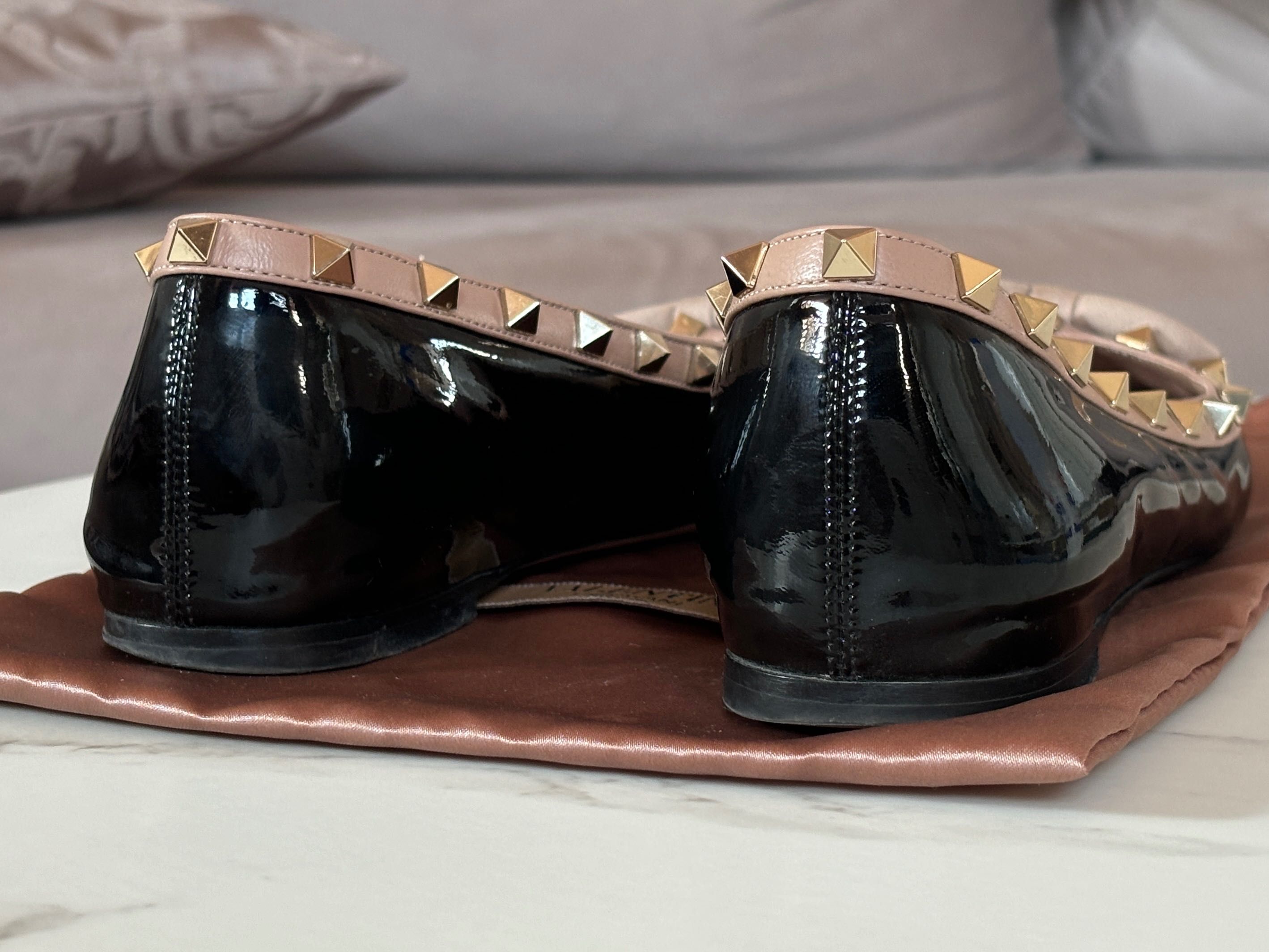 Балеринки Valentino Garavani от лакирана кожа