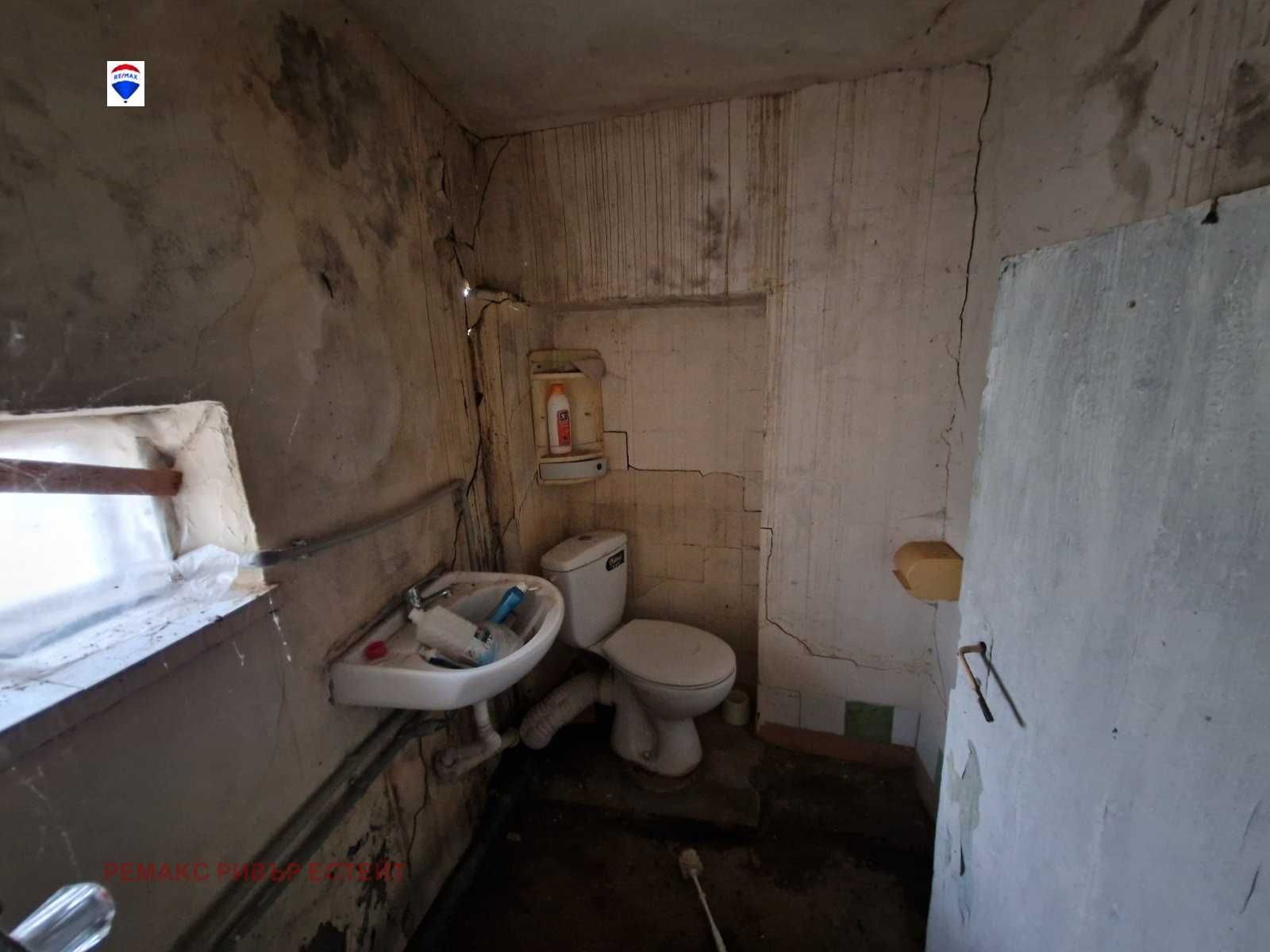 Селска къща за продажба с. Тръстеник