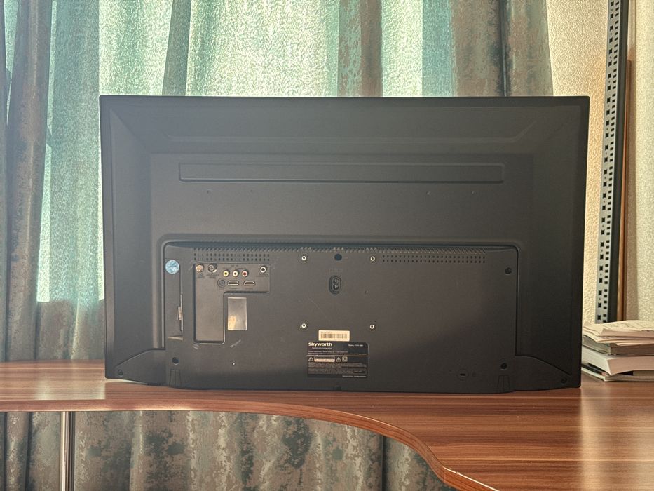 Skyworth tv 32 дюйм модель 32е2 б/у в отличном, состоянии без ножек