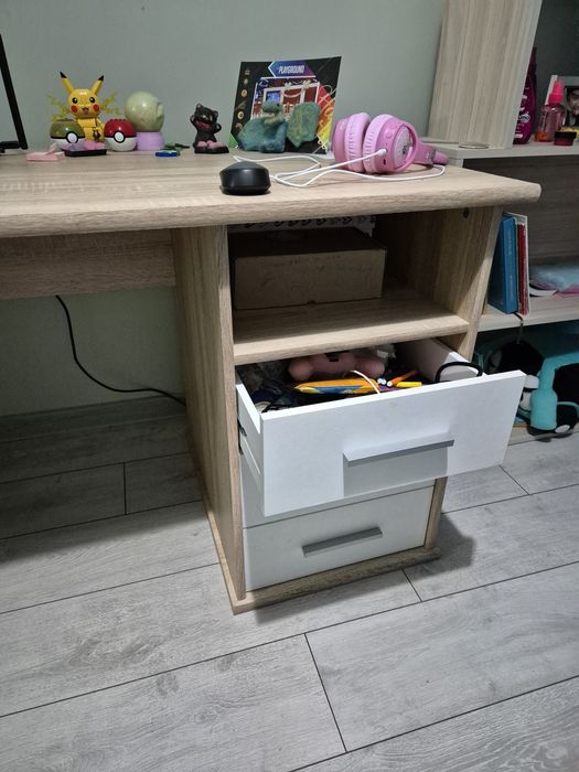 Голямо бюро с чекмеджета