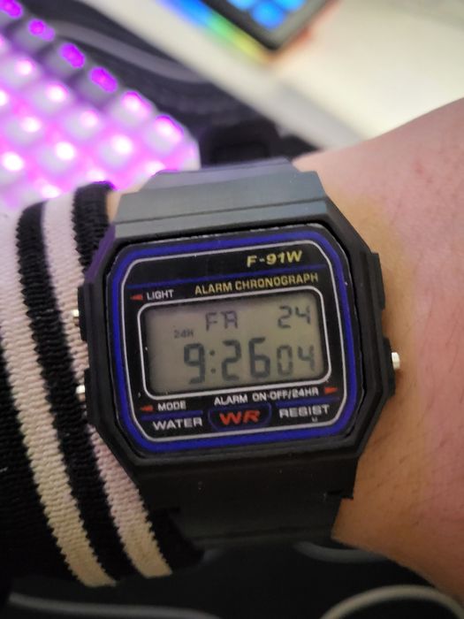 Casio soati sotiladi yangi!