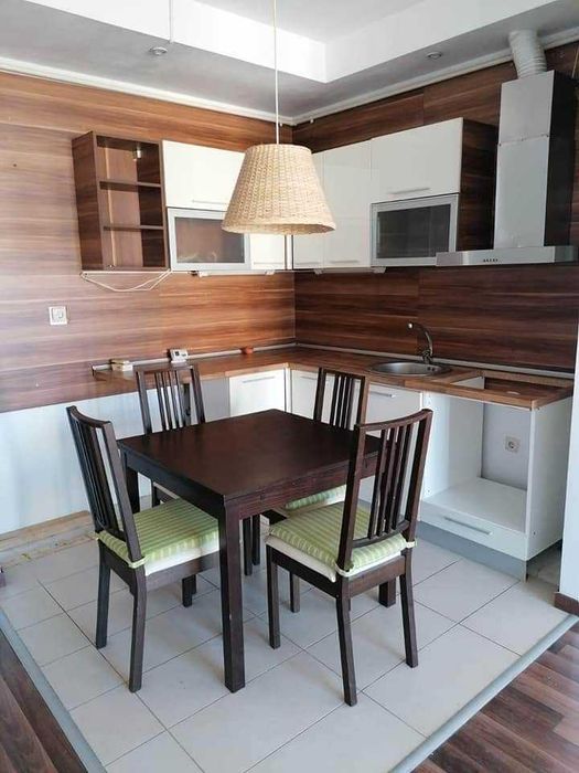 Apartament 3 camere semi-mobilat cu vedere la piscină in Cosmopolis