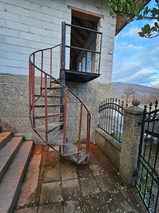 Scara metalica exterioară