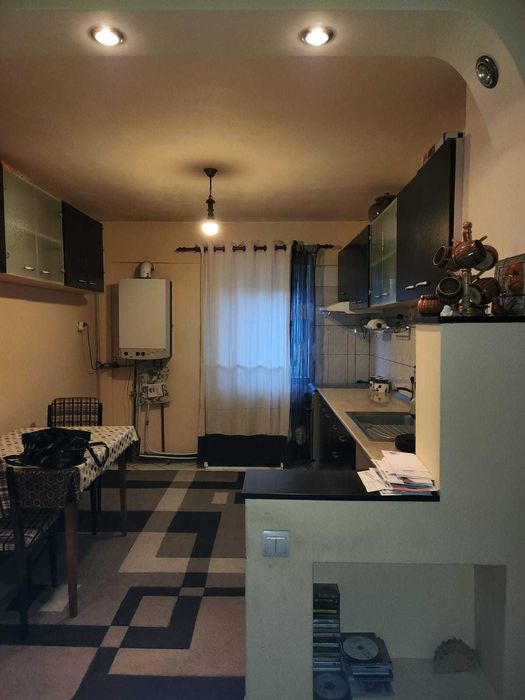Vând apartament cu 2 camere in M17, et. 2, tip C2