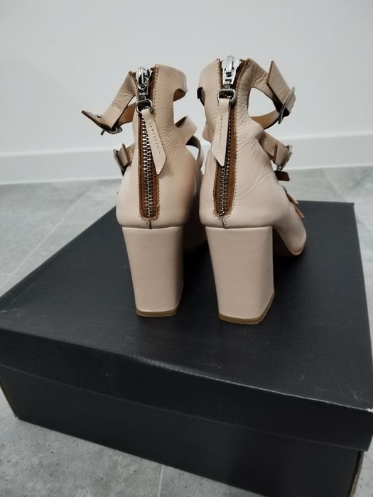 Сандали на токче