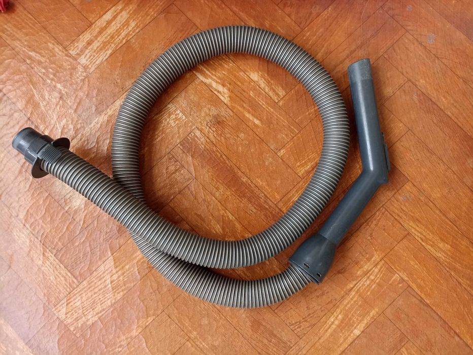 Шланг от пылесоса в отличном состоянии
