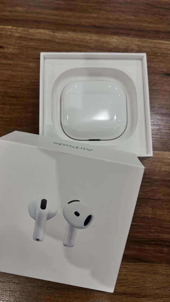 Слушалке Apple AirPods 4 (USB -C)