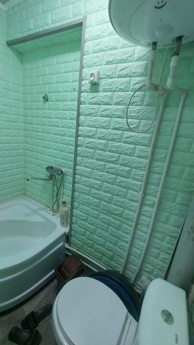 Урганч. Парк рупарасида 2 хоналик квартира барча жихози бн сотилади.