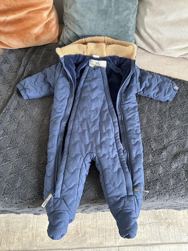 Salopeta bebe de la NEXT matlasata din fleece 6-9 luni ( 74 cm)