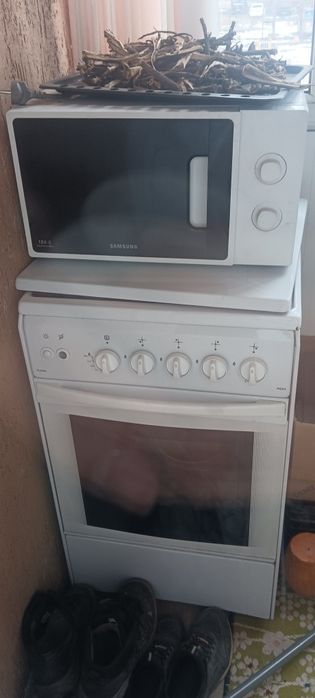 Газ плита и микроволновка