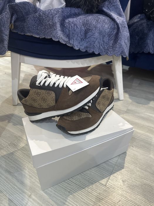 мъжки обувки на guess