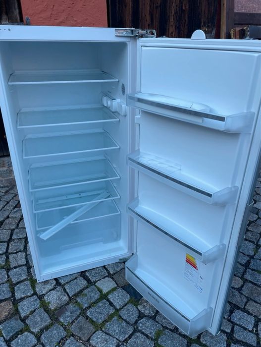 FRIGIDER PREMIUM NOU Siemens  Incorporabil H 122cm pret magazin 1140 €