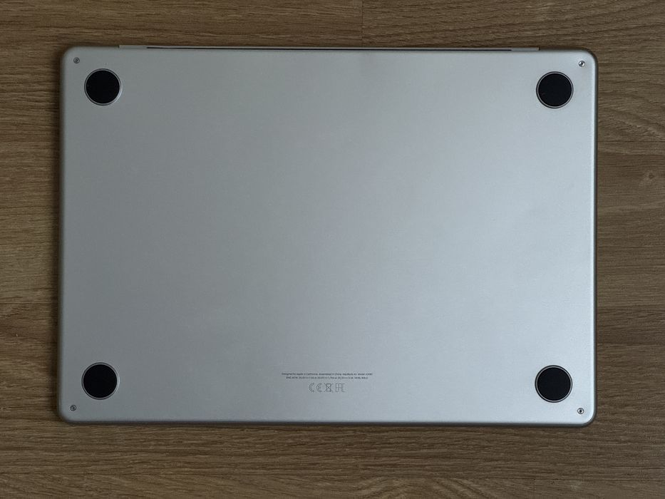 Apple Macbook Air M2 2022 silver defect, piese sau recarosare