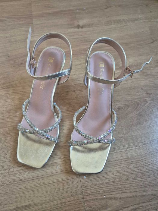 Сандали на ток Тенденз