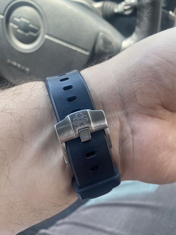Продам iwatch 6 с ориг кейсом