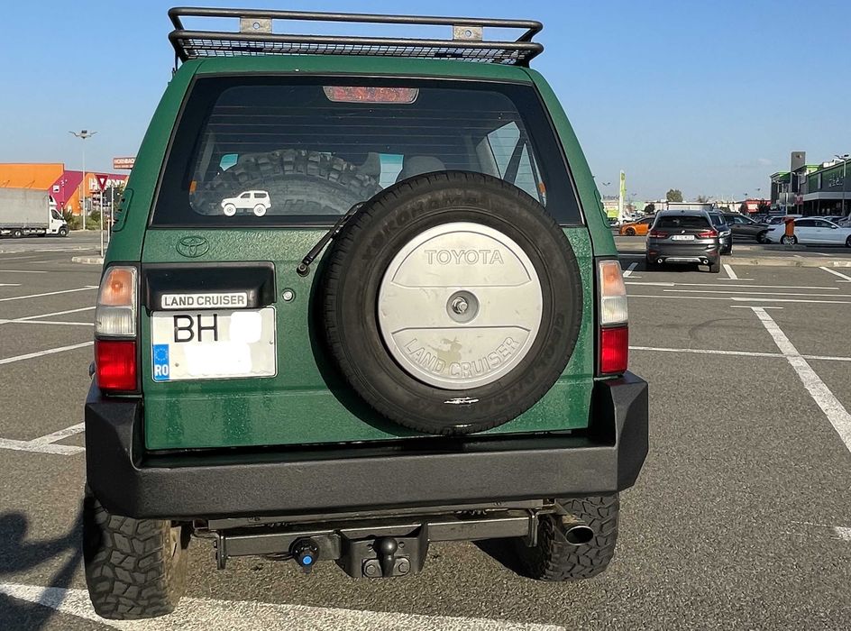 Toyota Land Cruiser J90 echipata de teren