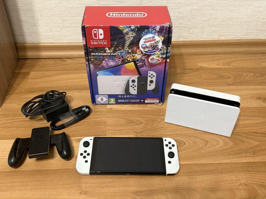 Nintendo switch OLED с подарък игри
