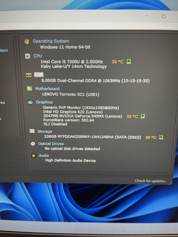 Lenovo Ideapad 510 i5 7200U; Nvidia 2 GB; SSD 256; RAM 8 GB DDR 4
