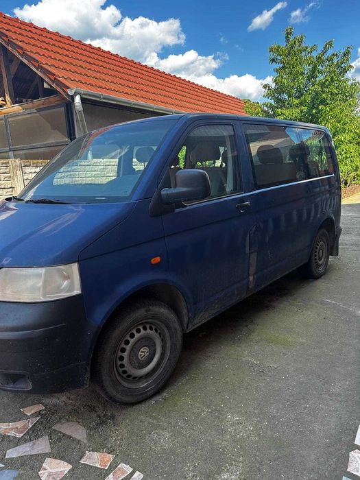 VW Transporter T5 8+1 locuri