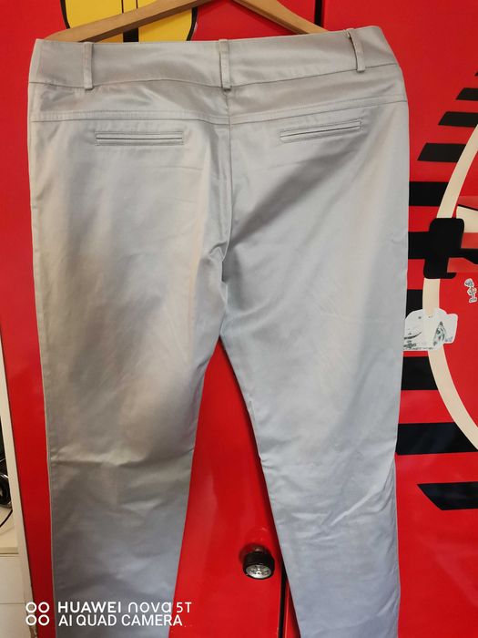 Дамски сив леко сатениран панталон!