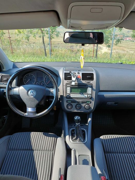 De vinzare vw golf 5.